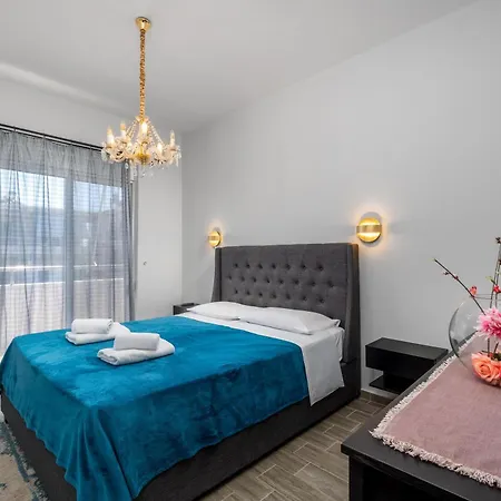 Emerald Apartment